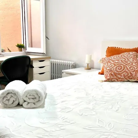 Centrica Amplia Y Luminosa Apartment Terrassa